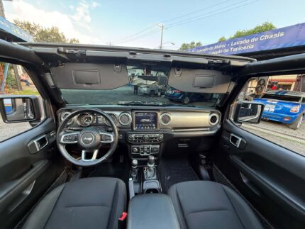Jeep Wrangler Sahara 4x4 2021